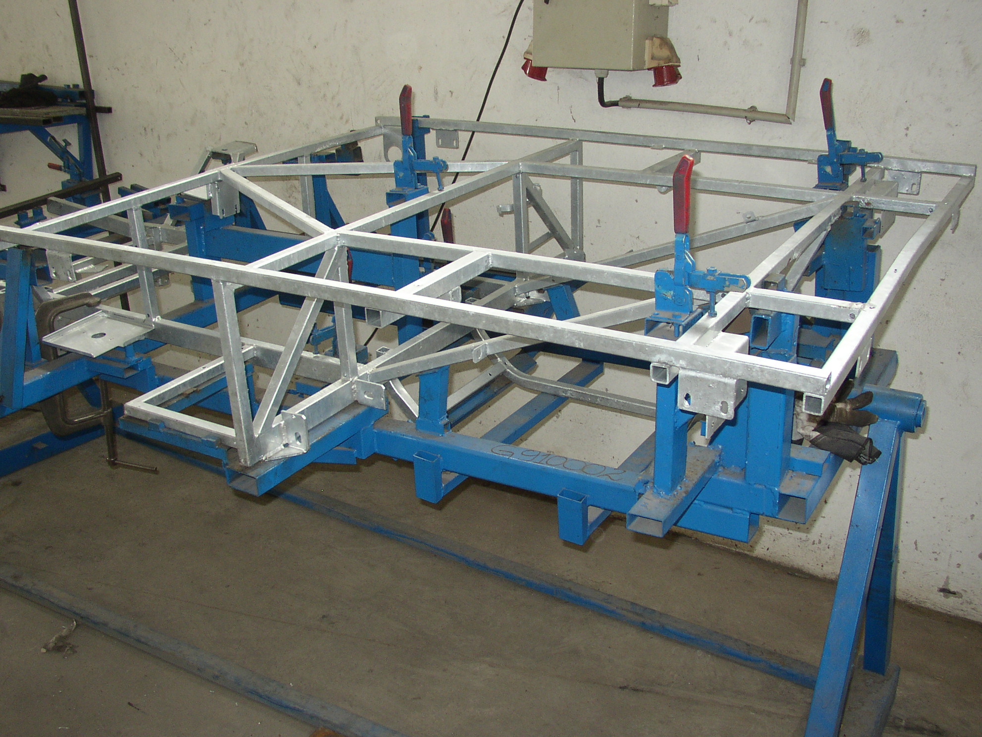 Châssis automobile — assemblage métallique